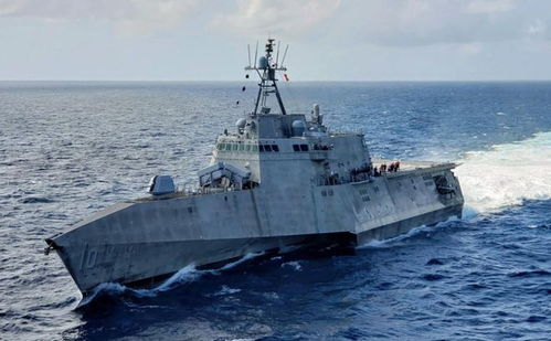美军舰艇在南海航行