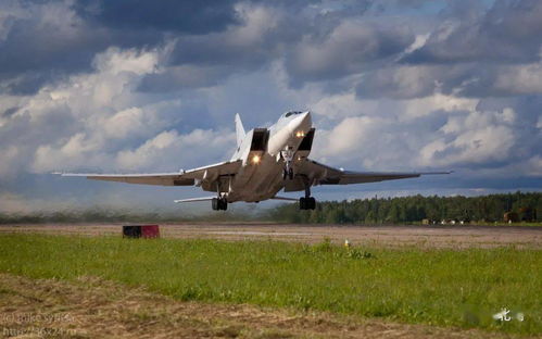 俄罗斯图22M3轰炸机坠毁现场图片