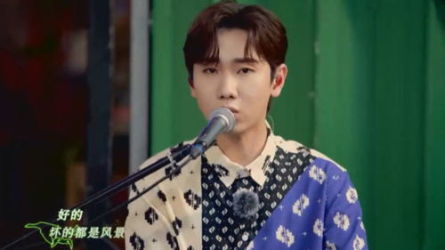 汪苏泷与李荣浩在舞台上互动