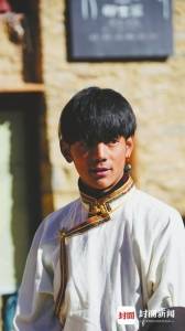 丁真说我不可能一辈子纯真：从爆红到成长的蜕变之路