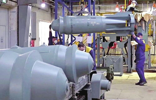 俄乌战场震撼一幕：俄军投下3吨级炸弹，瞬间夷为平地