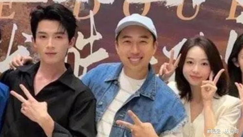 吴谨言与王星越在庆功宴上的合影