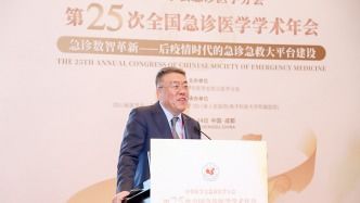 医疗人员讲解蛇咬急救知识