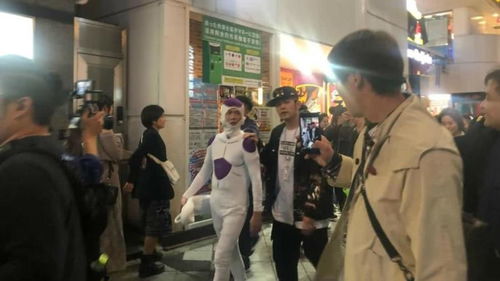 周杰伦与山下智久在日本街头夜游