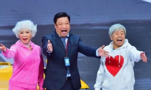 贾冰与妻子甜蜜互动截图