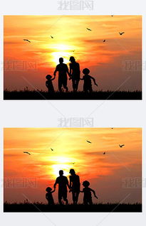 夕阳下的一家人合影