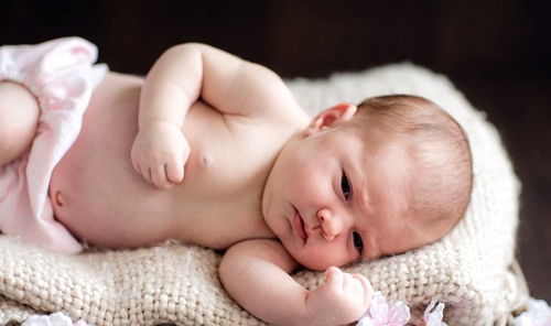 震惊！48岁女子产子，孙子竟比儿子还大3岁？背后真相让人无语