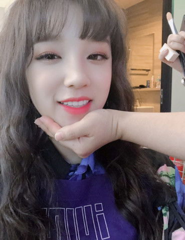 宋雨琦微笑自拍