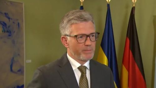 美大使言论引爆抖音热议：法国该不该“割地”做贡献？