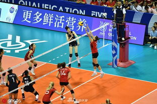 王钰栋在训练中突破防守