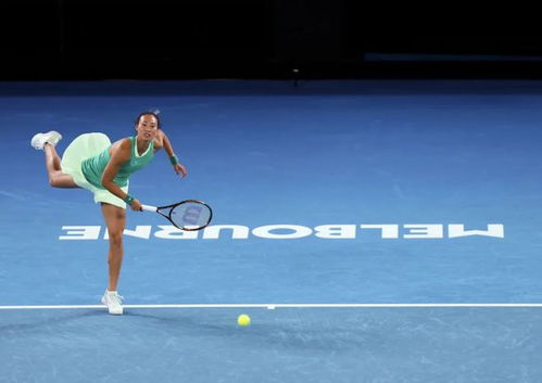 郑钦文在澳网赛场上的落泪瞬间