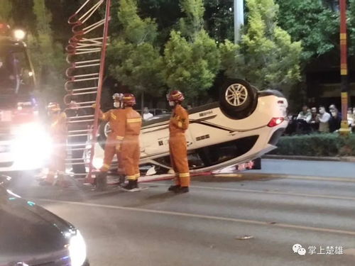 夜晚城市道路行车安全提示图