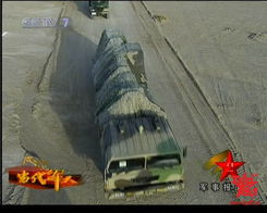 中国国旗与东风导弹合影