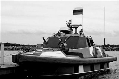 乌克兰士兵操作无人艇训练画面