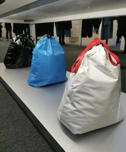 巴黎世家Trash Bag系列包包