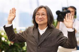 《酱园弄》主创团队亮相戛纳红毯现场