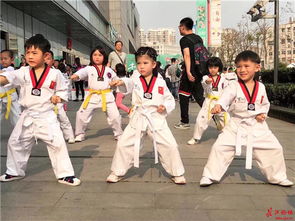 73岁朴槿惠罕见露面支持金文洙 跆拳道表演燃爆现场