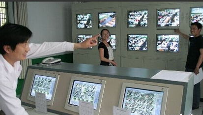 高考考场内的监控设备