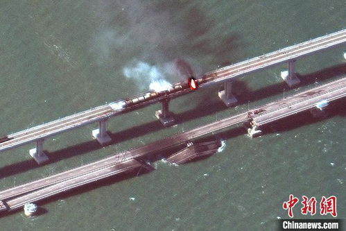 克里米亚大桥再遭重创，水下结构受损画面曝光！战争阴影下的关键命脉