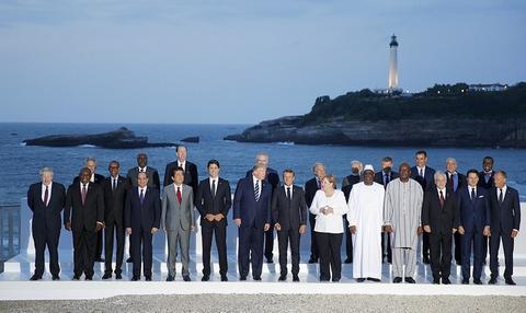 G7峰会现场各国领导人合影