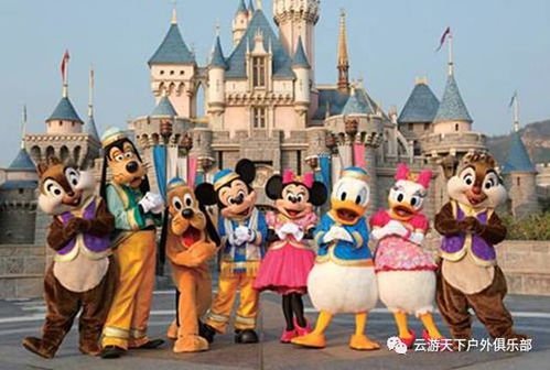 孩子们在上海迪士尼乐园前合影