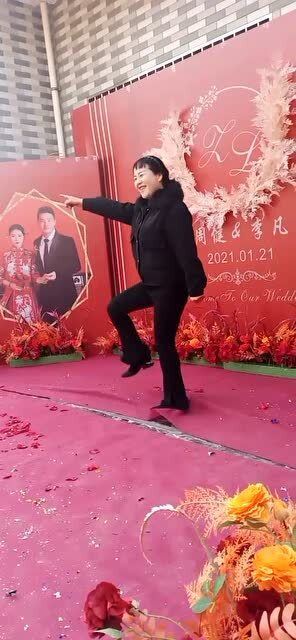 喜婆婆跳舞照片