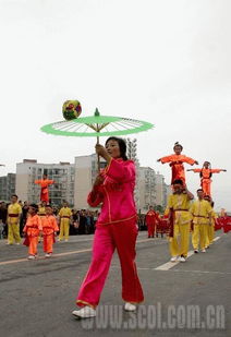 街头表演的民间艺人舞台