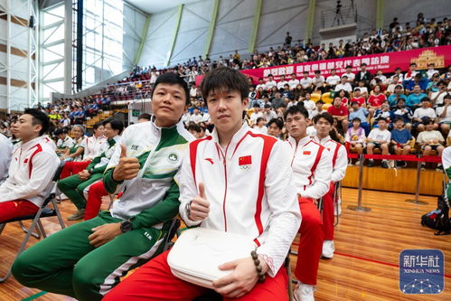 王楚钦与粉丝互动合影