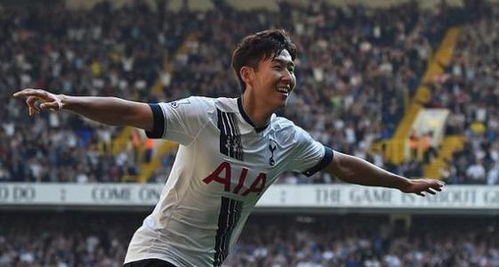 孙兴慜作为热刺队长领队出场