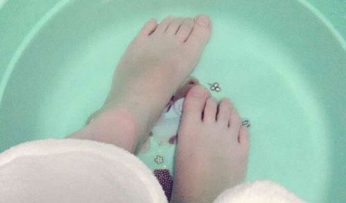 独居女生用花椒泡脚把自己泡进医院，养生变伤身！