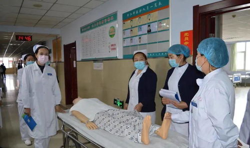 急救人员在医院工作场景