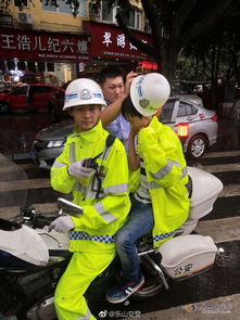 交警护送高考考生前往考场