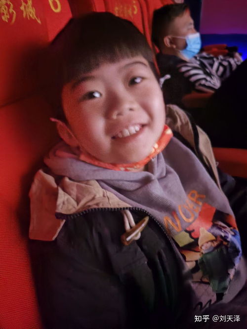 金靖红毯微笑面对镜头