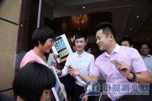 购房者黄女士接受采访现场图