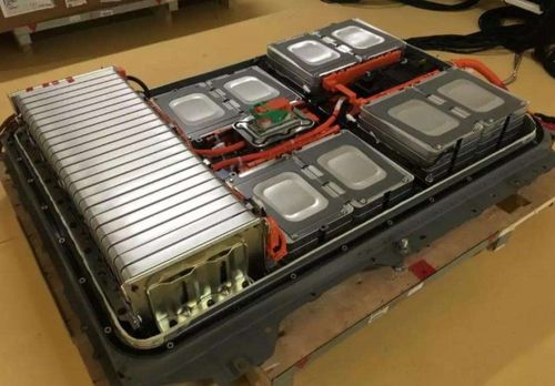 小米汽车工厂内部展示电池封装流程