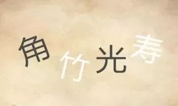 多人聚会饮酒的场景图