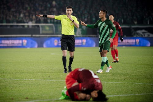 足球裁判在比赛中判罚点球