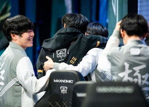 FPX与IG战队对战现场