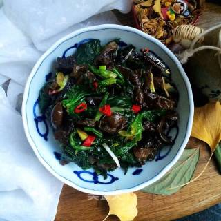 木耳与菠菜铁含量对比图