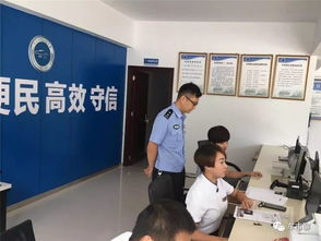 北京街头排队办理车辆登记的市民