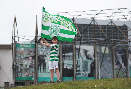 “苏超标语”背后的城市特色：一场民间足球与地域文化的狂欢盛宴