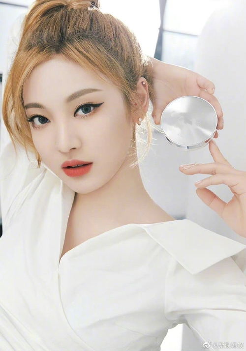 宁艺卓新歌宣传照