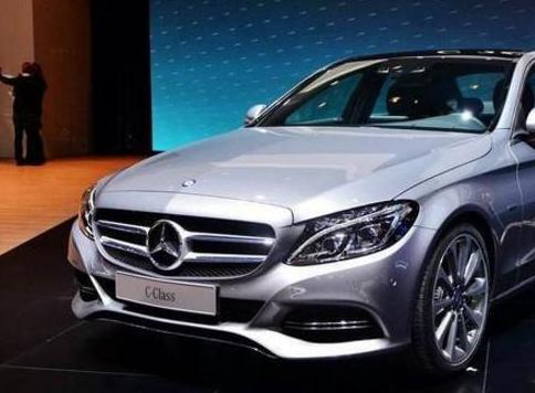 奔驰展位新车琳琅满目