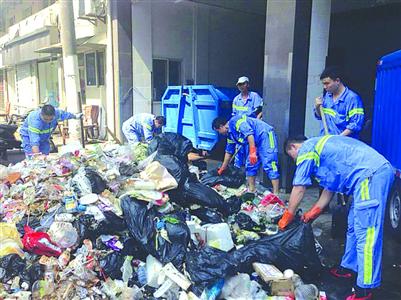 环卫工在河沟打捞80万现金？真相曝光让人哭笑不得！