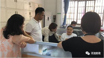 政府部门工作人员在进行实地走访调查