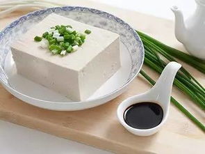 富含钙的食物如牛奶豆腐绿叶菜