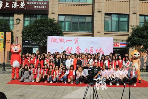 学生站在窗前眺望远方