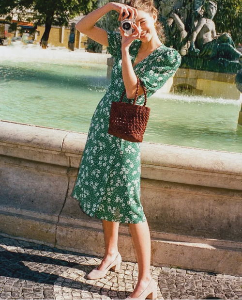 那个叫彩云的婶婶，成了我童年最温柔的记忆