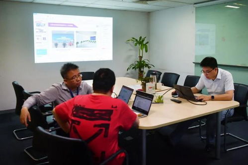 科研团队在讨论数据结果