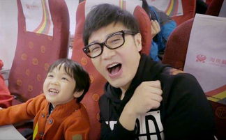 王铮亮抱着女儿开心合影